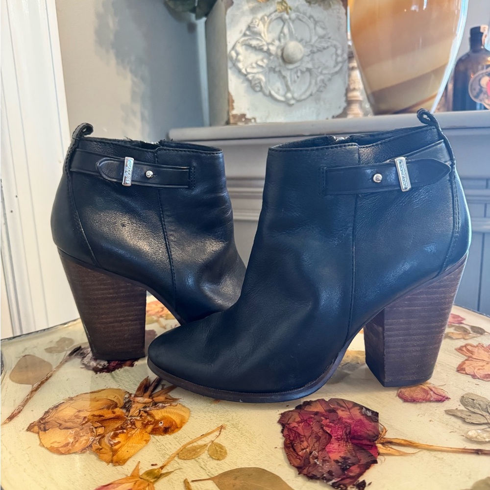 COACH Elegant Black Leather Ankle Boots - Picture 3 of 8